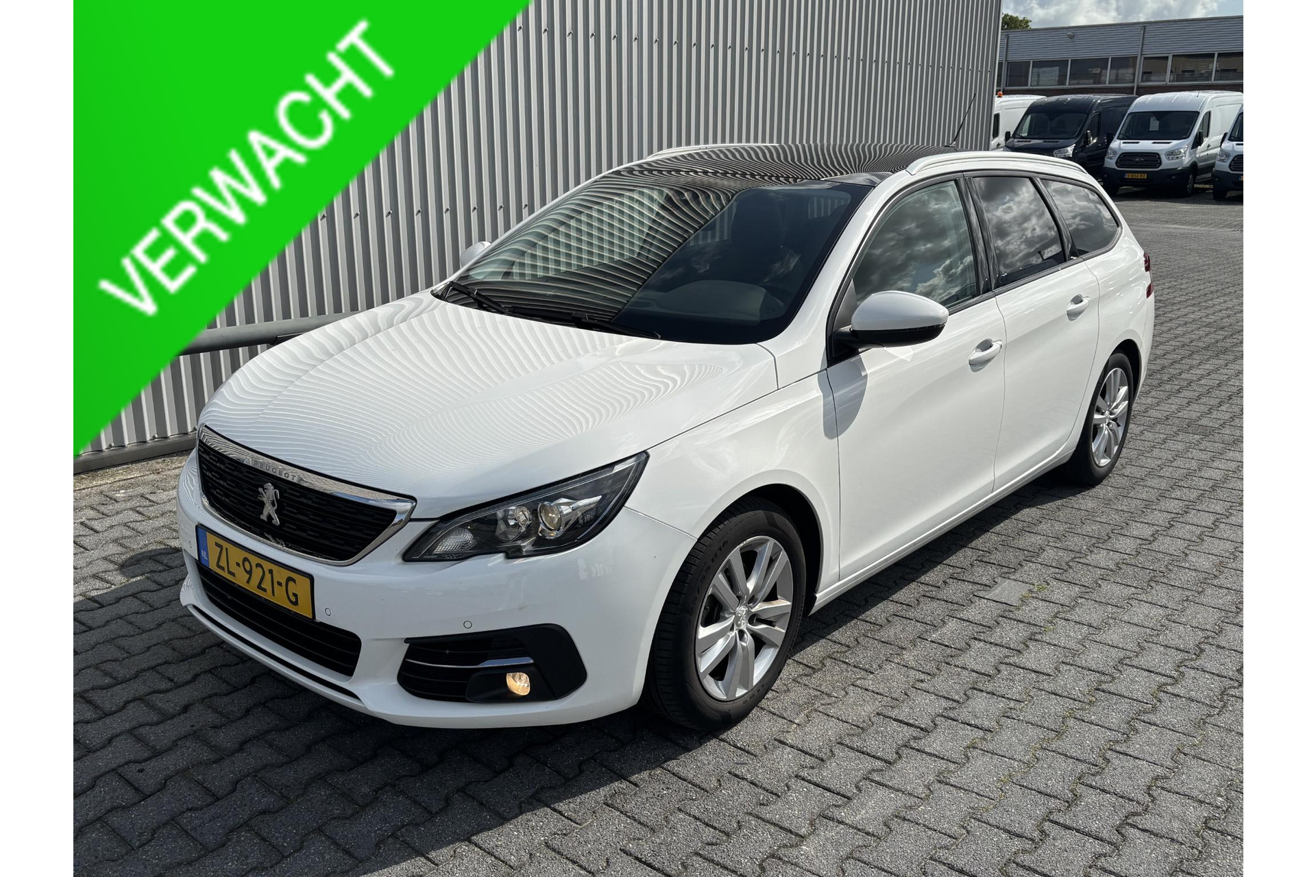 Peugeot 308 SW 1.2 PureTech Blue*ECC*CRUISE*NAVI*PANO*HAAK*